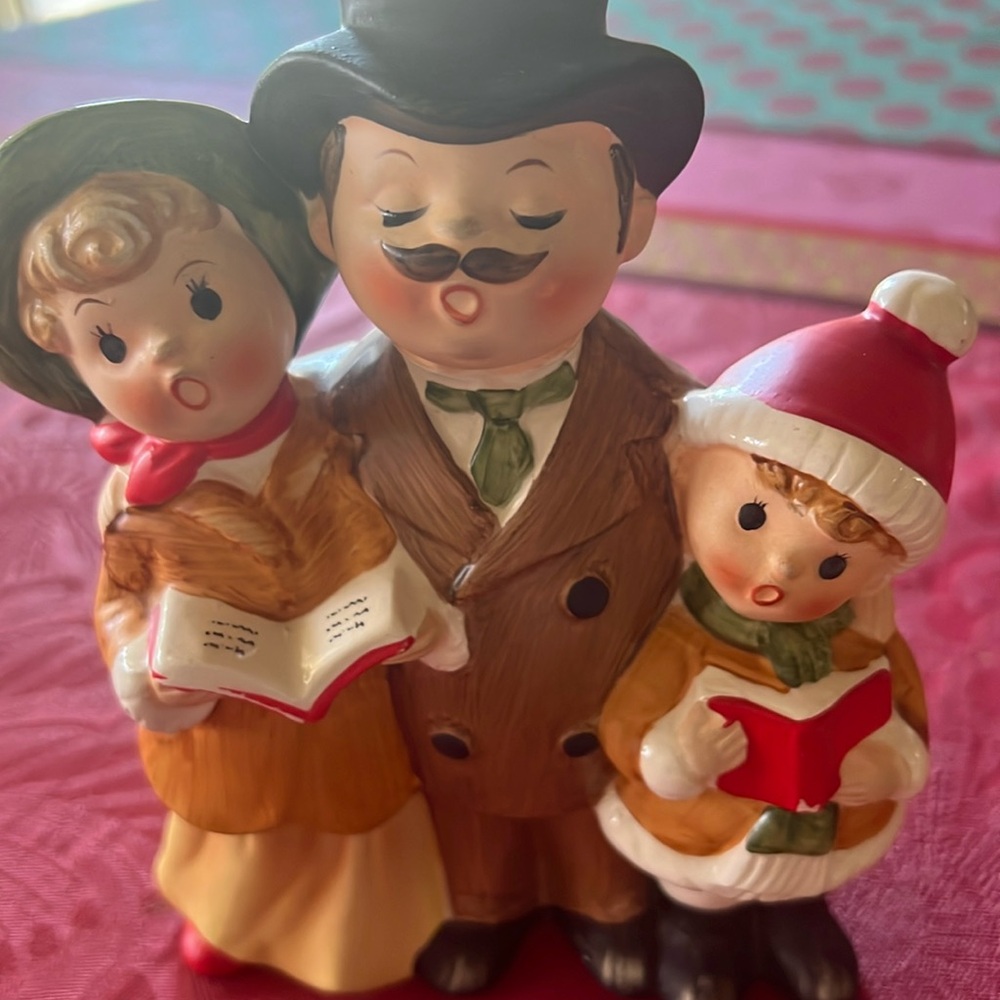 Vintage Caroling Family Trio Music Box Made In Japan Christmas Plays slowly.